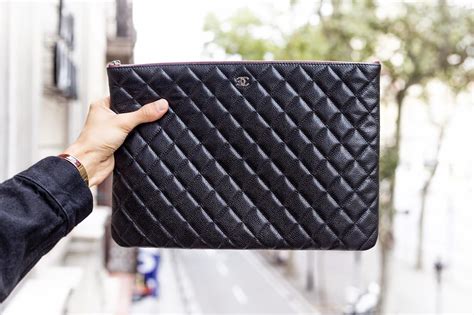 chanel tasche clutch|Chanel handbags for men.